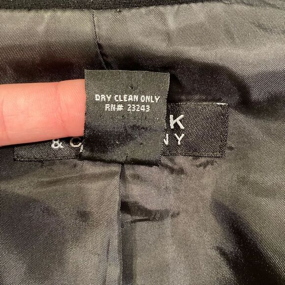 Black and White Structured Blazer - Picture 12 of 13